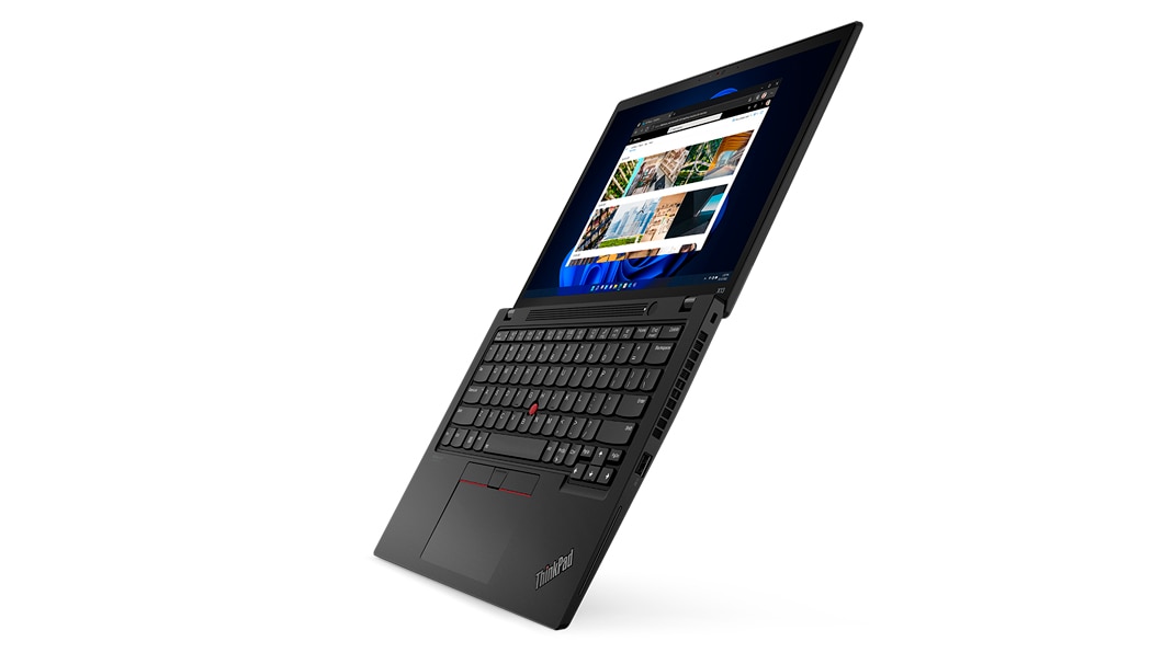 Lenovo ThinkPad X13 Gen 3 Notebook in Thunder Black, um 180 Grad geöffnet, leicht schräg mit Blick auf die Anschlüsse auf der rechten Seite.