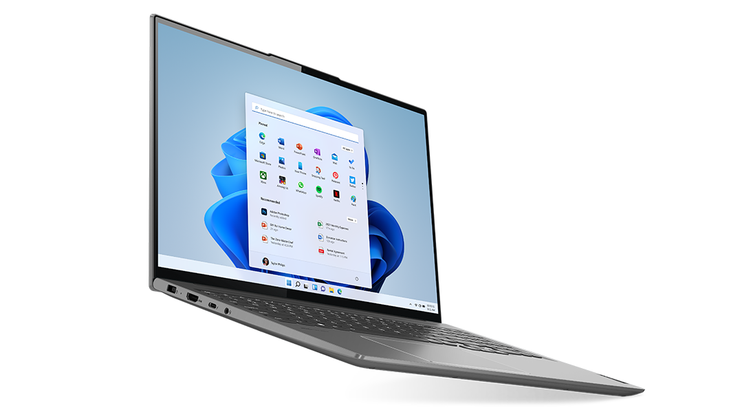 Bærbar Yoga Slim 7i Pro Gen 7-computer, åben og vendt mod højre med fokus på skærm og tastatur