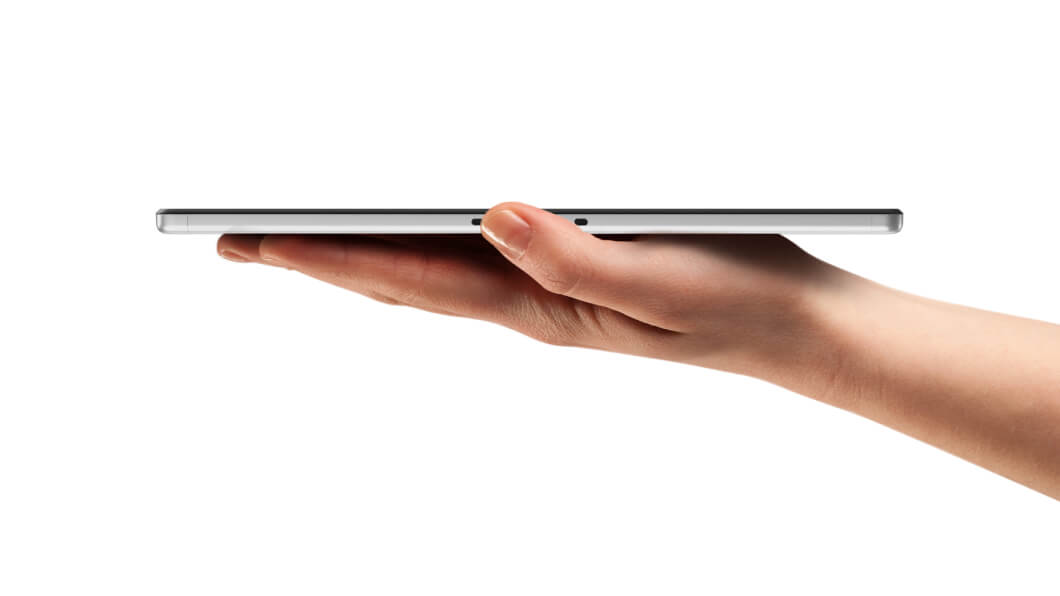 La tablet Smart Tab M10 FHD Plus de 2.ª generación de 26,16 cm (10,3'') en la palma de una mano