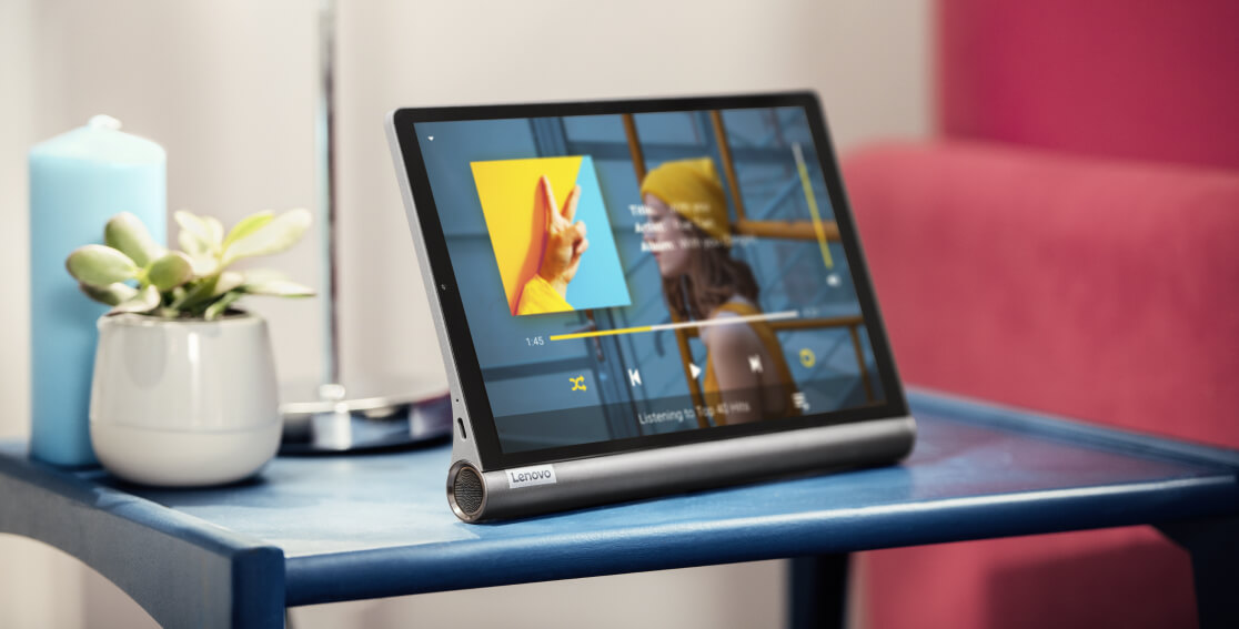 Google Assistantilla varustettu Lenovo Yoga Smart Tab soittaa musiikkia työpöydällä