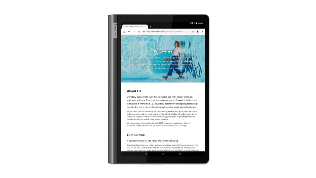 Pystyssä oleva Google Assistantilla varustettu Lenovo Yoga Smart Tab