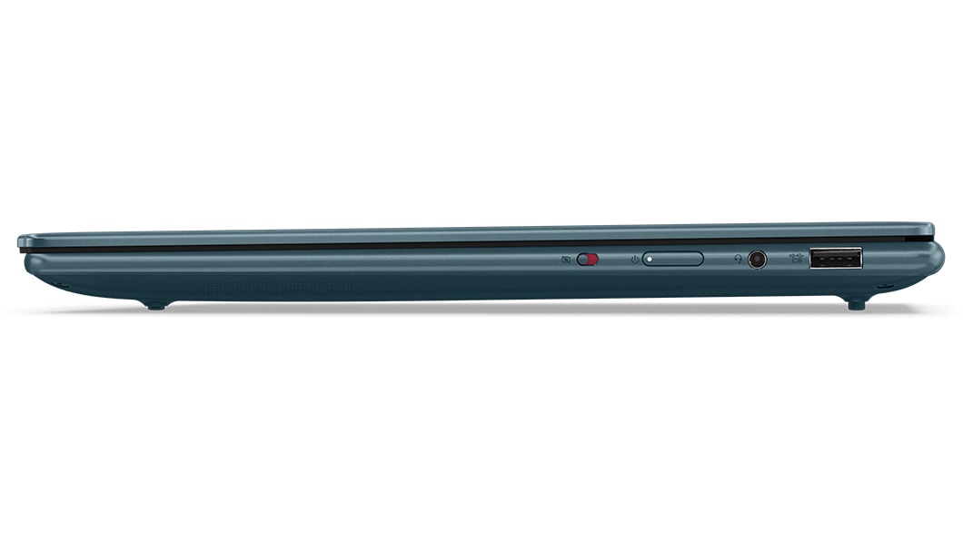 Vista de perfil lateral de los puertos laterales del portátil Yoga Pro 7i Gen 8 en color Tidal Teal