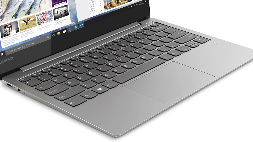 Immagine della tastiera di Yoga S730 (modello in colore platino)